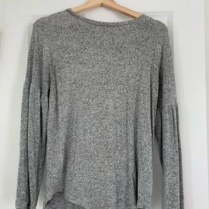 flowy gray shirt with cute sleeves